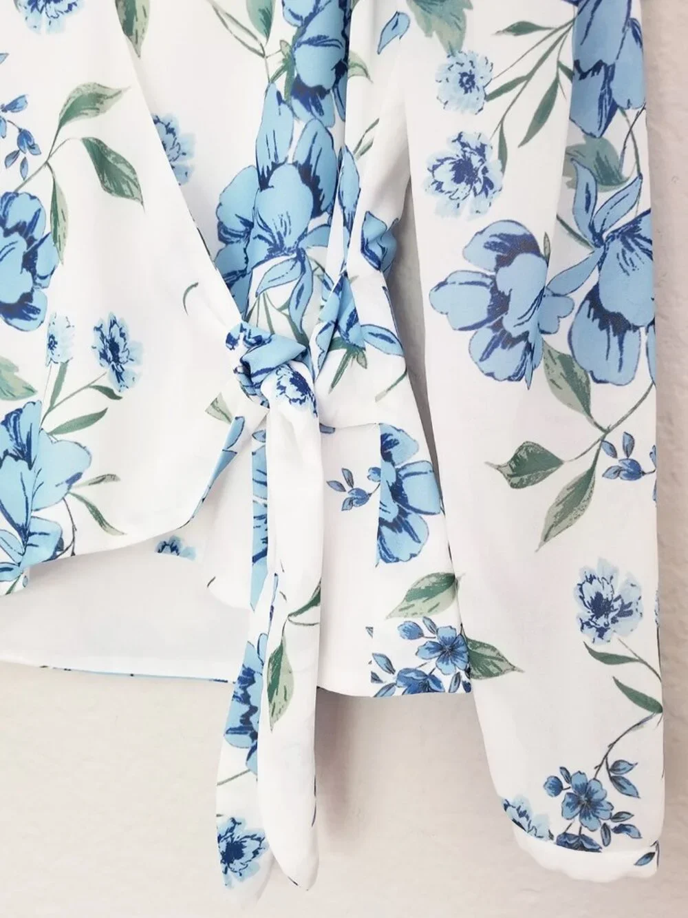 Yumi Kim Kiss And Make Up Wrap Tie Blouse Top S Precious Moments Floral $138